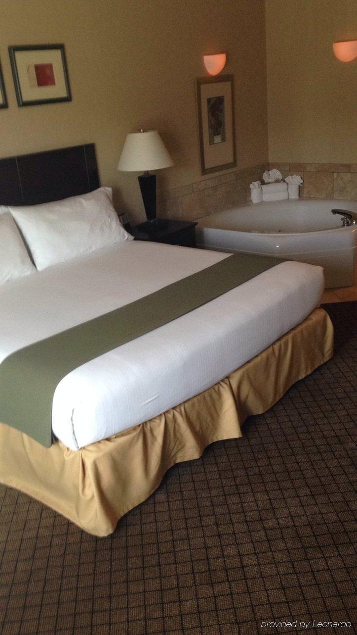 Holiday Inn Express And Suites Sumner By Ihg Bagian luar foto